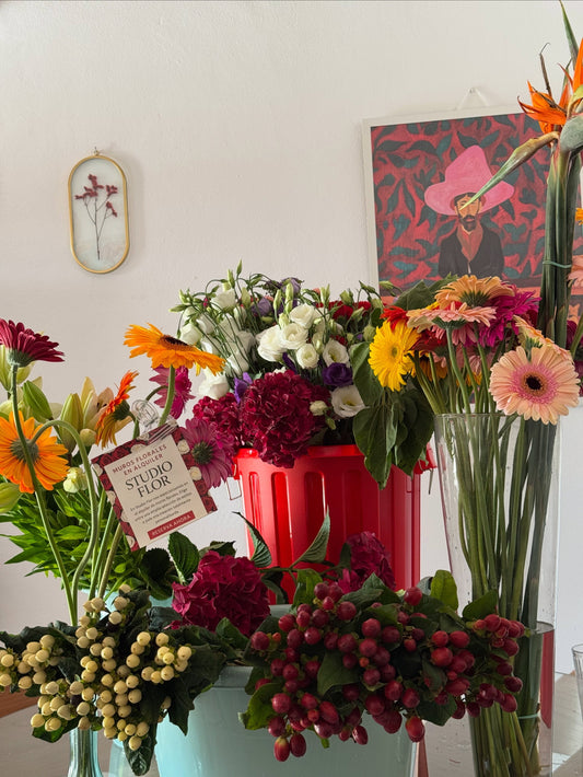 cesta-con.flores-varios